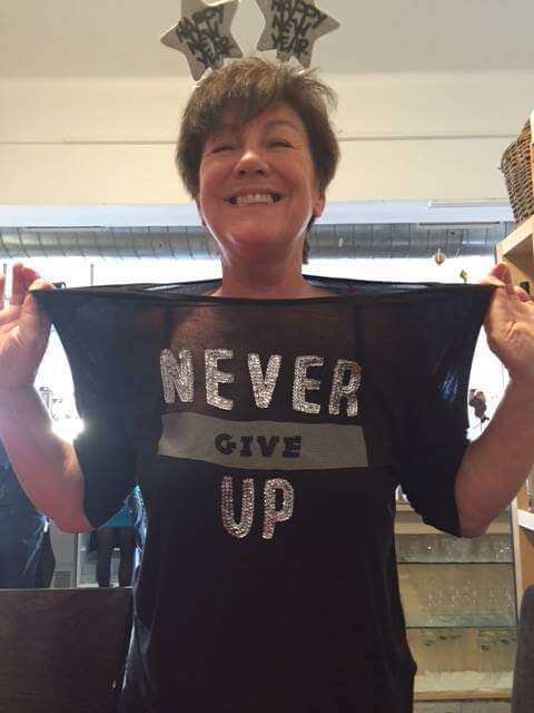 Frau im T-Shirt mit Spruch