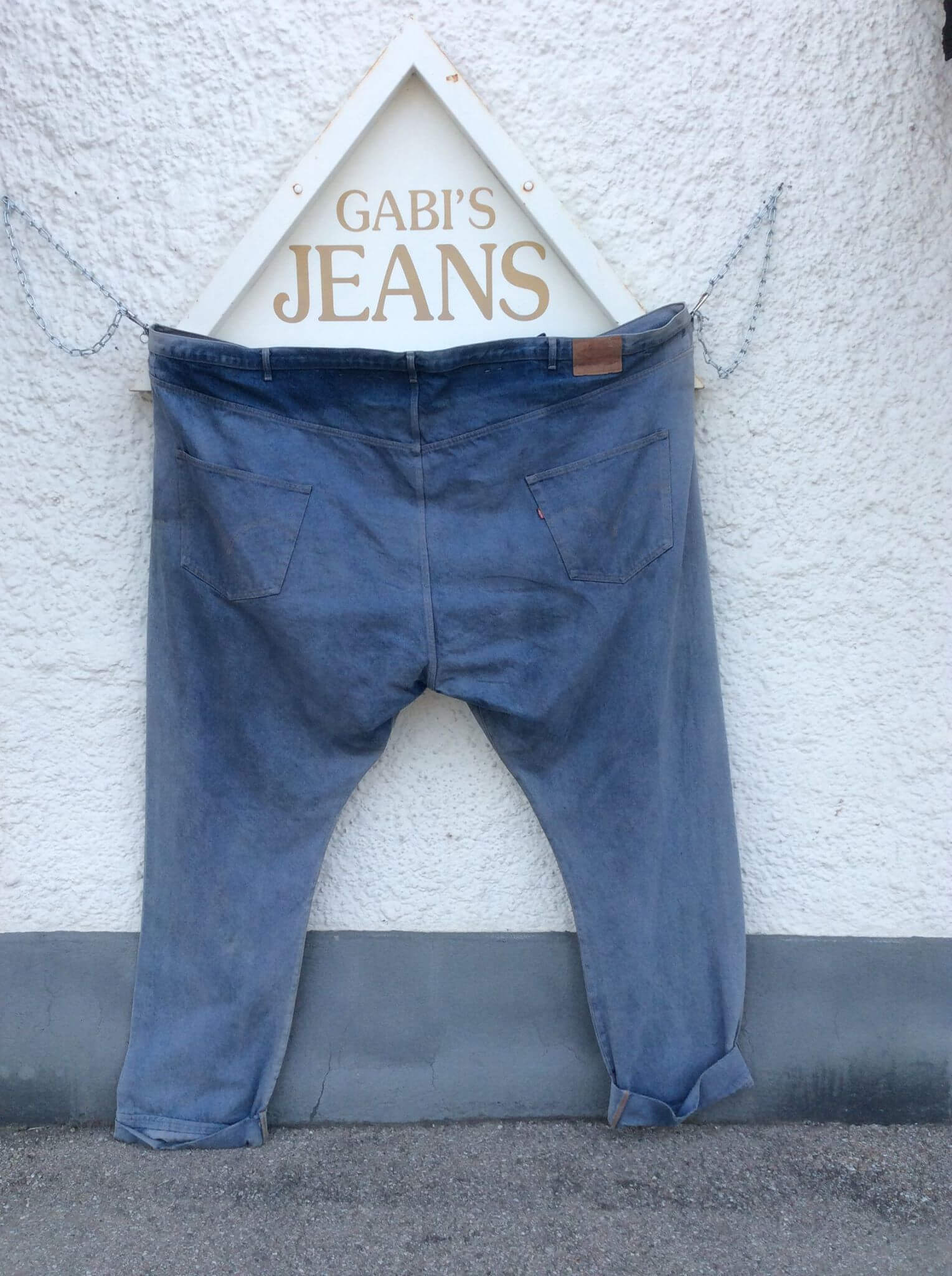 Eine riesige Jeans