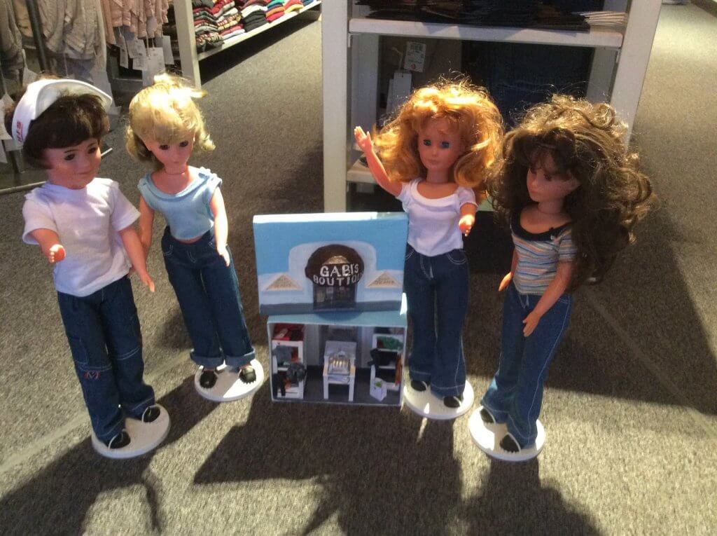 Puppen in Jeans